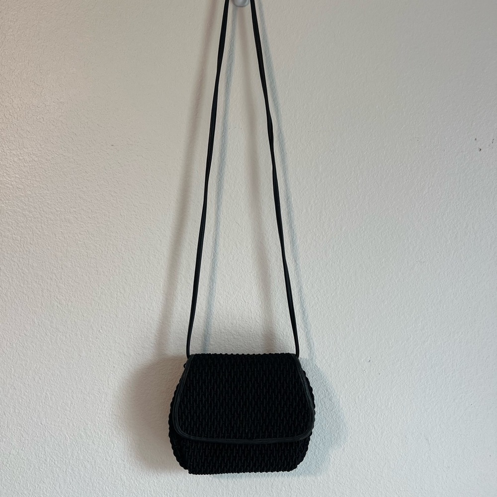 Elegant Black Woven Crossbody Bag - Picture 2 of 5
